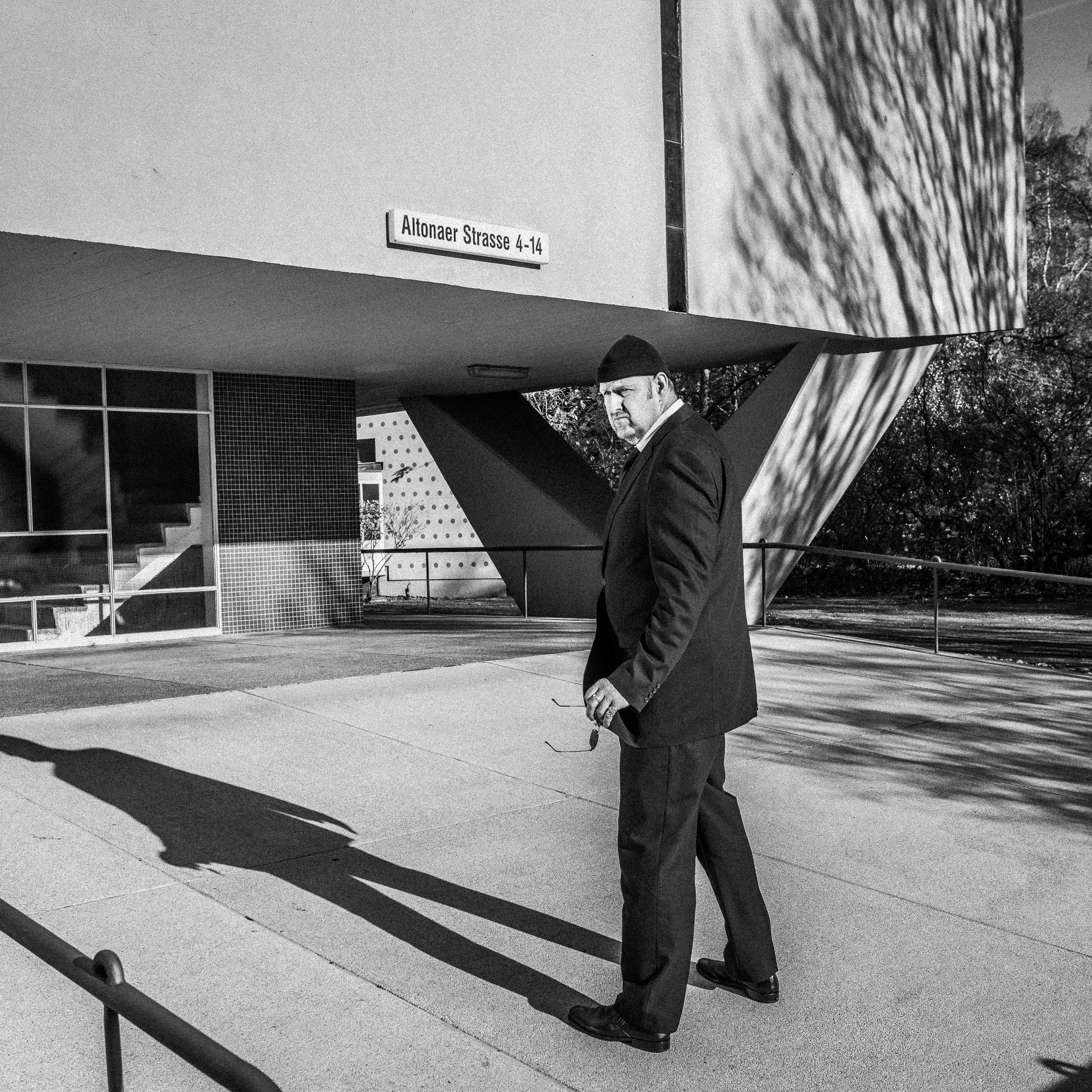 Jens Larsen - Opera Singer 9 by Jan Windszus