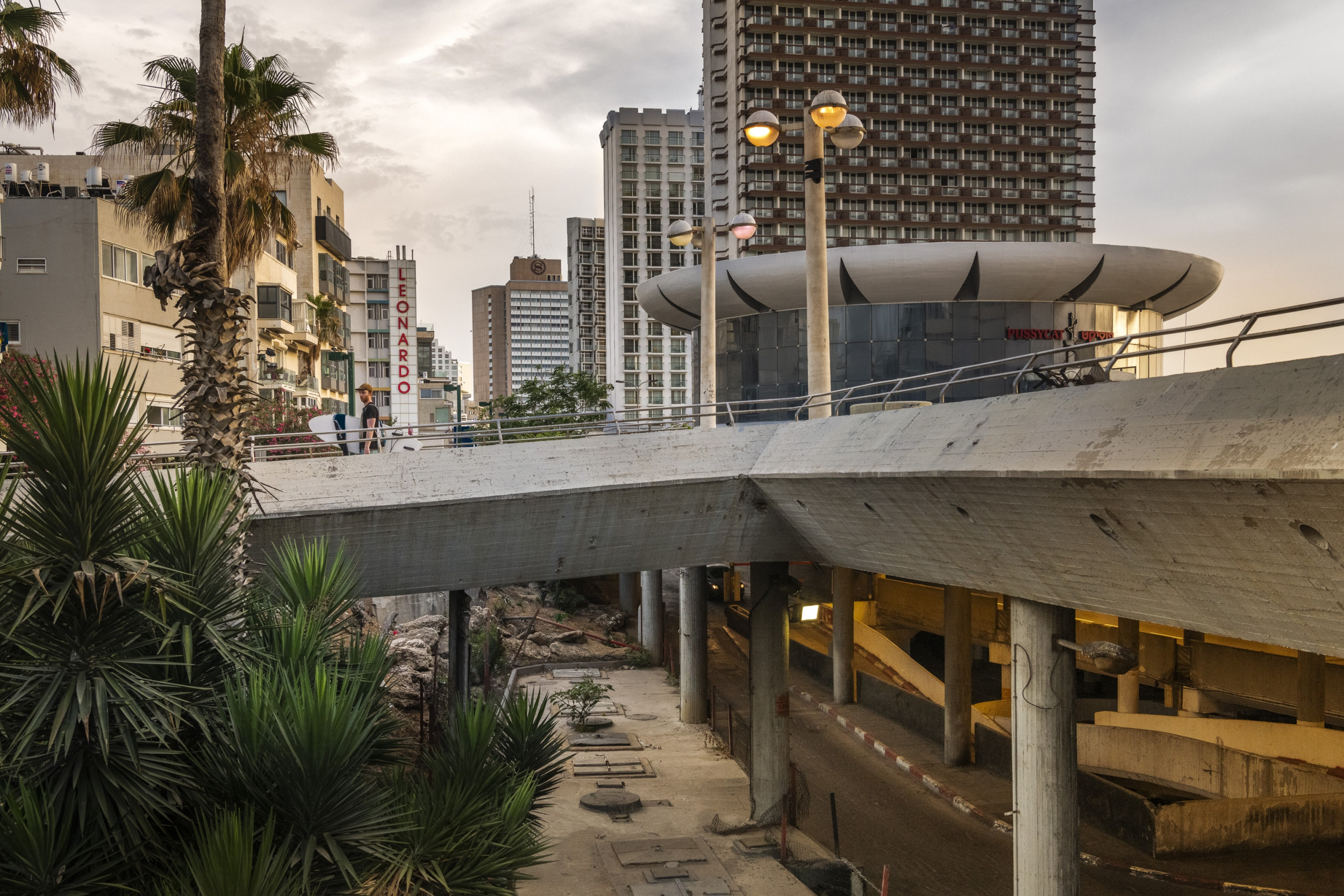 Tel Aviv - A portrait of a city 42 by Jan Windszus