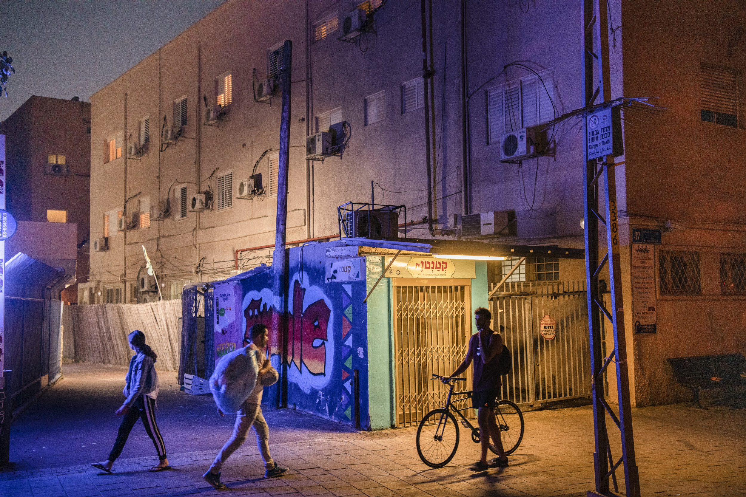 Tel Aviv - A portrait of a city 57 by Jan Windszus