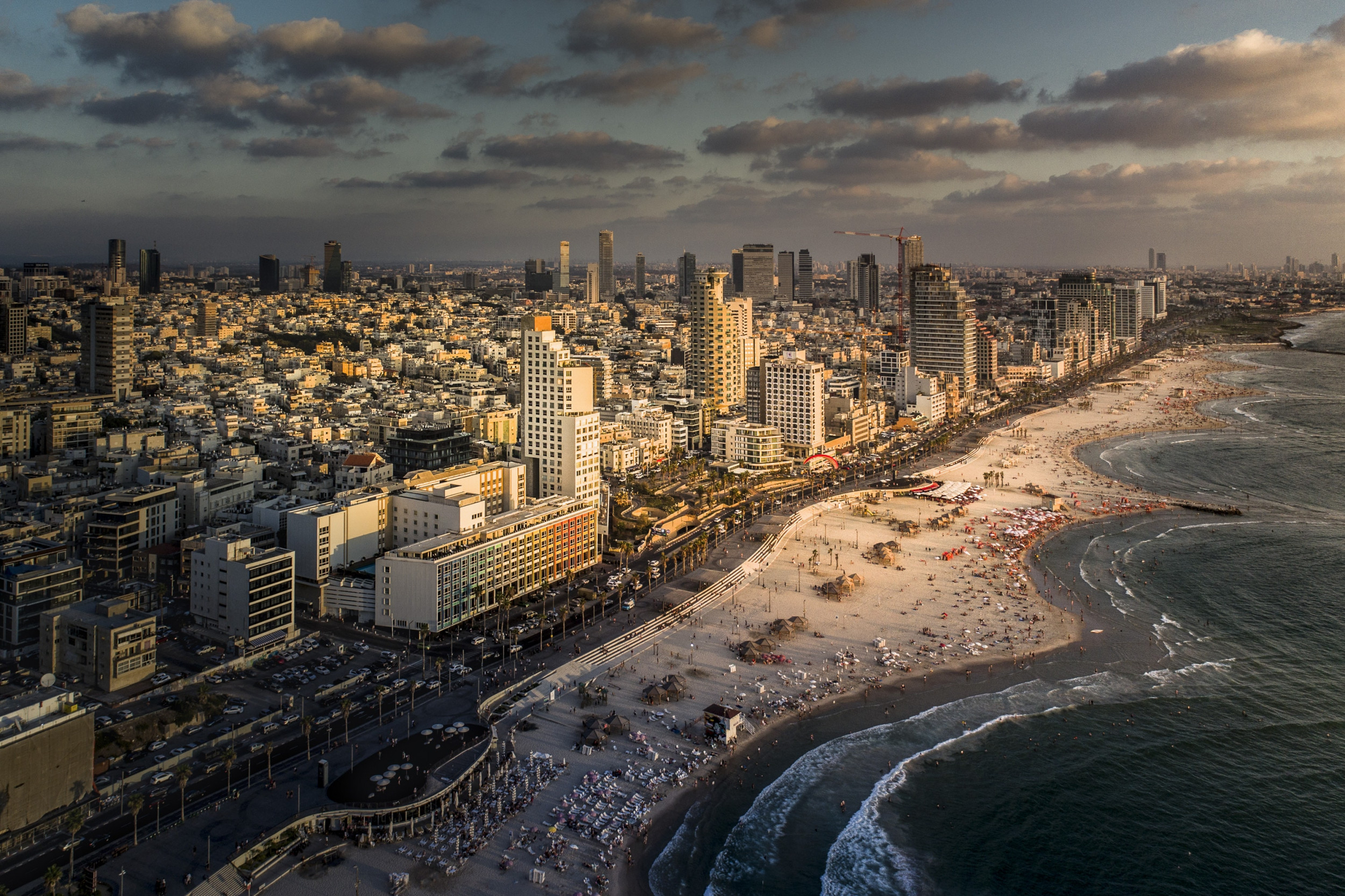 Tel Aviv - A portrait of a city 22 by Jan Windszus