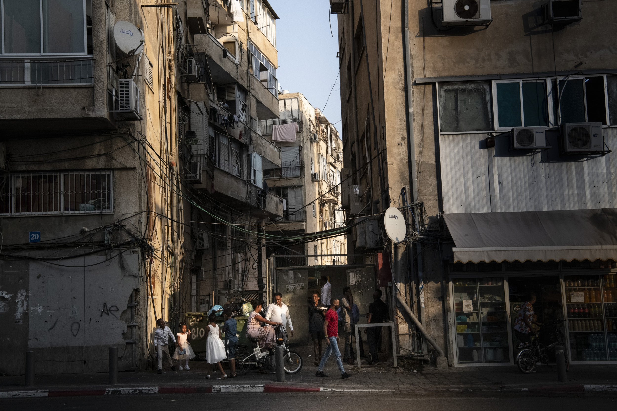 Tel Aviv - A portrait of a city 75 by Jan Windszus